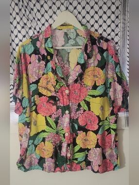Plus size XXL Floral button up blouse from suzy shier